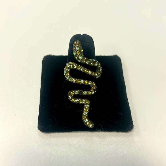 Vintage Joan Rivers faux peridot brass tone snake ring, size 8 - Picture 1 of 6